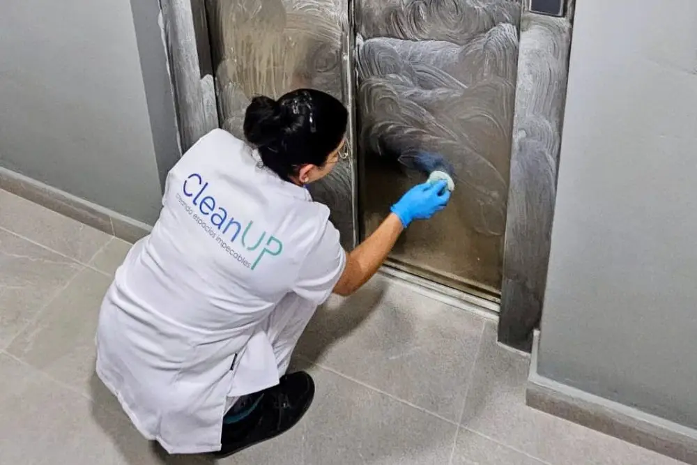 Limpieza de comunidades de vecinos qué incluye y cuánto cuesta